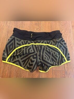 lululemon athletica shorts size 6
